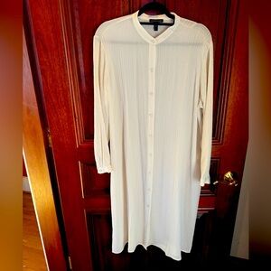 Eileen Fishcher 100% silk, cream, button up duster. 3/4 length.